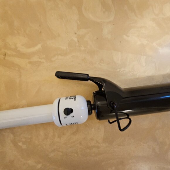 Hot Tools Pro Artist Nano Ceramic Curling Iron 1.5" - Picture 4 of 4